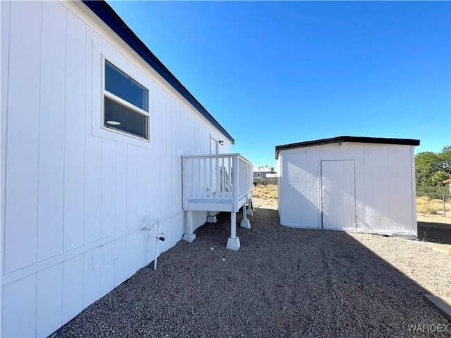Building Photo - Move In Ready-3 Bedroom 2 Bath -
