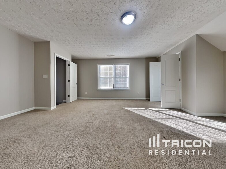 Building Photo - 45 Shadowbrook Ct