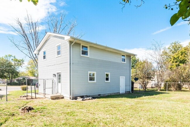 Building Photo - For Lease - 4 Bed, 1.5 Bath, 1584sqft Single Family Home, Lebanon