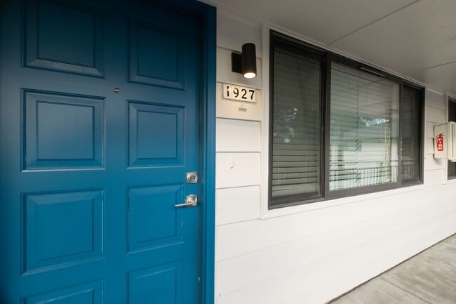 Building Photo - Newly Renovated 1 Bedroom in the Heart of Irvington!