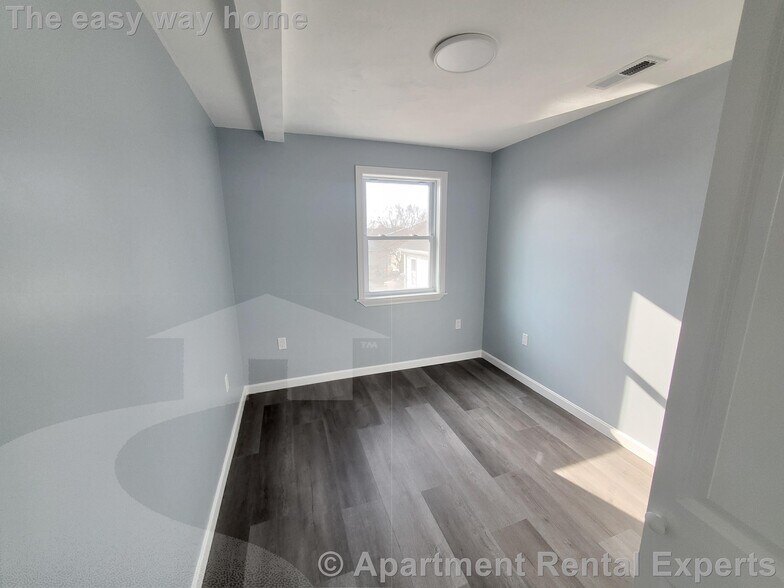 Building Photo - 289 Fellsway W