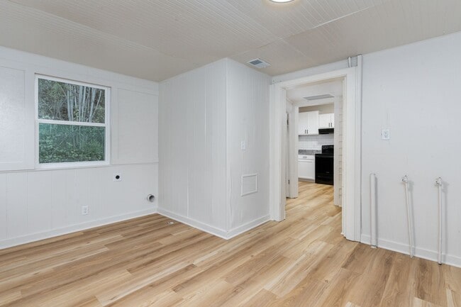 Building Photo - Cozy Home in Columbia's Downtown Core - Unit A