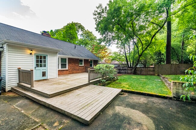 Building Photo - 2291 Strathmore Dr NE