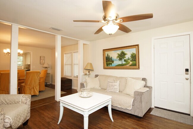 Building Photo - 37 Magnolia Ave SE