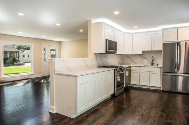 Building Photo - 1028 Valley Stream Dr