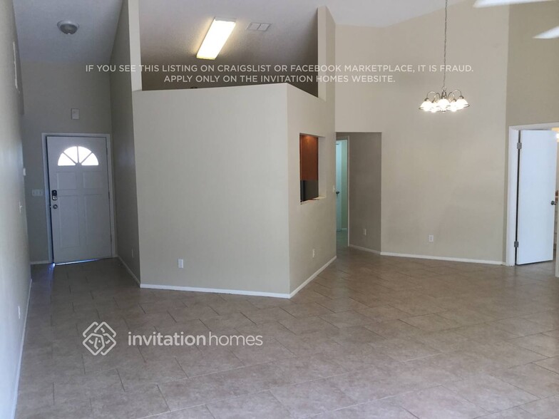 Building Photo - 3700 Montclair Dr