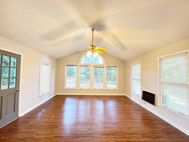 Building Photo - 2945 Sawgrass Trail SW