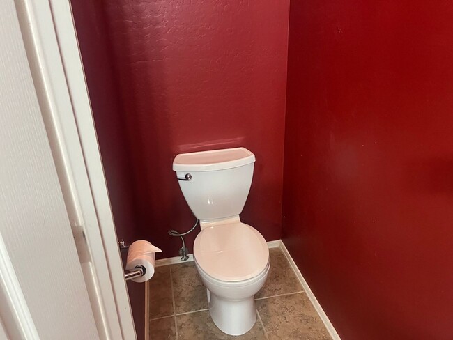 Building Photo - 16412 W Hope Dr