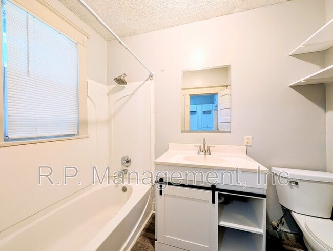 Building Photo - 61 Delos St W