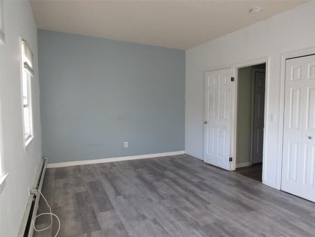 Building Photo - 105 Sarah Ln