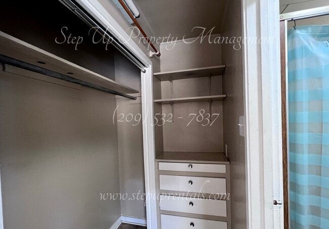Building Photo - Studio Apartment In The Heart Of Downtown Sonora!