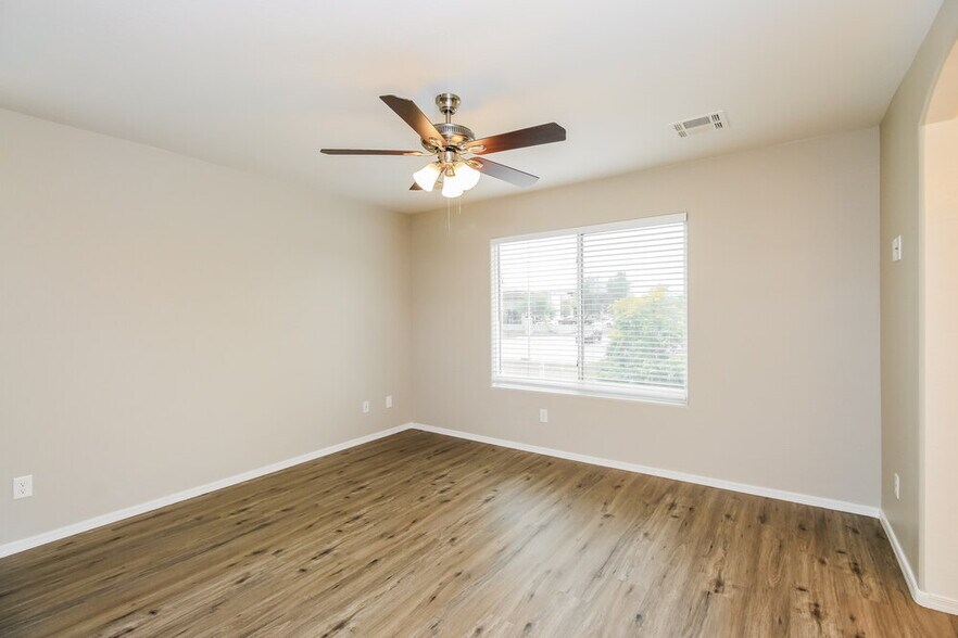 Building Photo - 919 W Kowalsky Ln