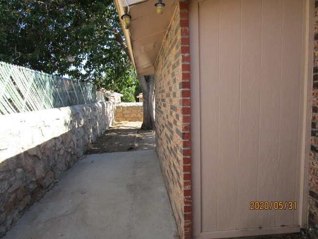 Building Photo - 11382 Lake Erie Dr