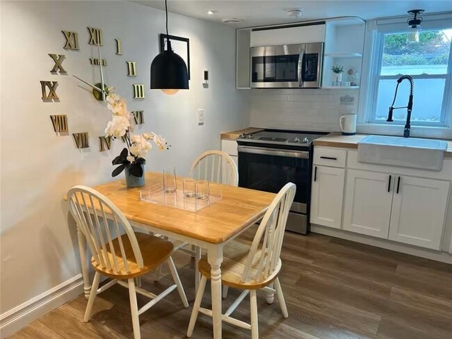 Building Photo - 207 Main Ave