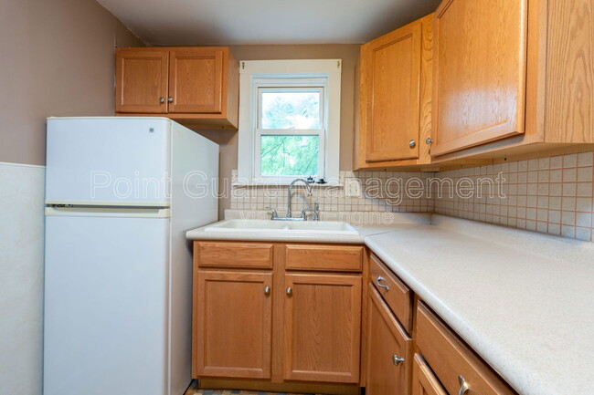 Building Photo - 302 S Poplar St