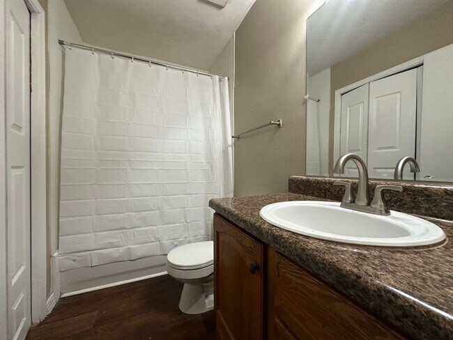 Building Photo - 749 Pointe Ct