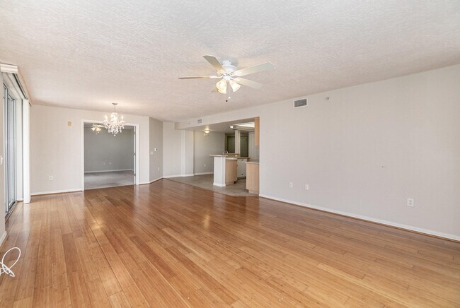 Building Photo - 801 Del Rio Way