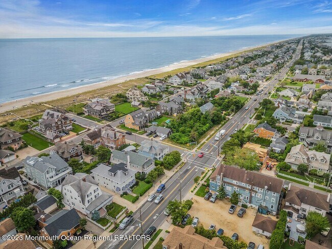 Building Photo - 683 Main Ave