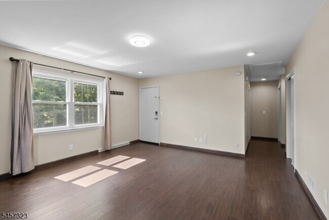 Building Photo - 58 Jardine Rd