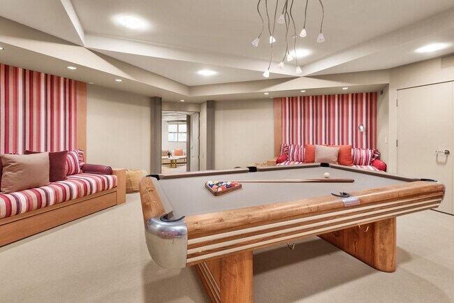 Building Photo - 821 Cluny Rd