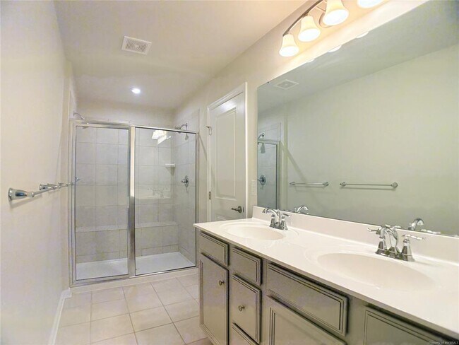 Building Photo - 121 Capeside Ct
