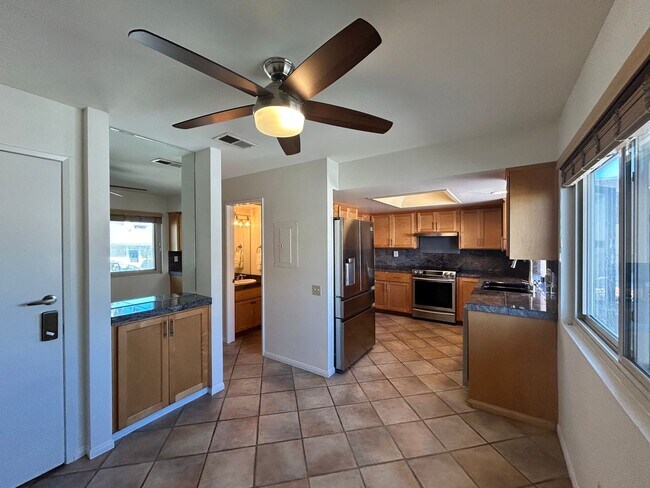 Building Photo - Beautiful 2BD/2.5 BA W/ Attached Garage, AC, and In-Unit Laundry in Pacific Beach!