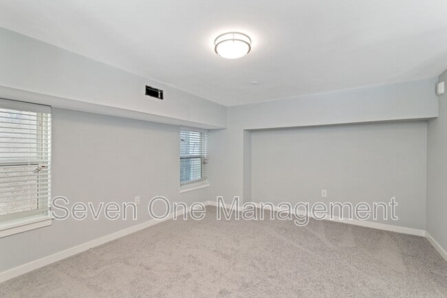 Building Photo - 4649 Umbria St