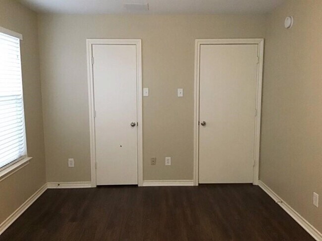 Building Photo - 2218 Shady Pine Dr