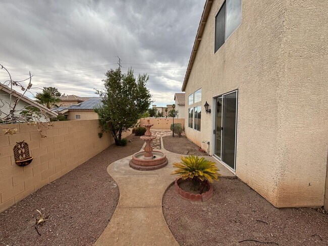 Building Photo - Modern 3Bed/3Bath Two Story Home located i...