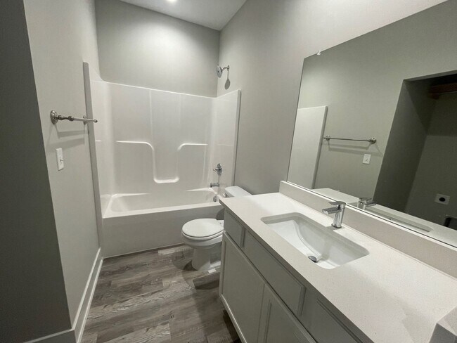 Building Photo - 16251/53 Ike Ct