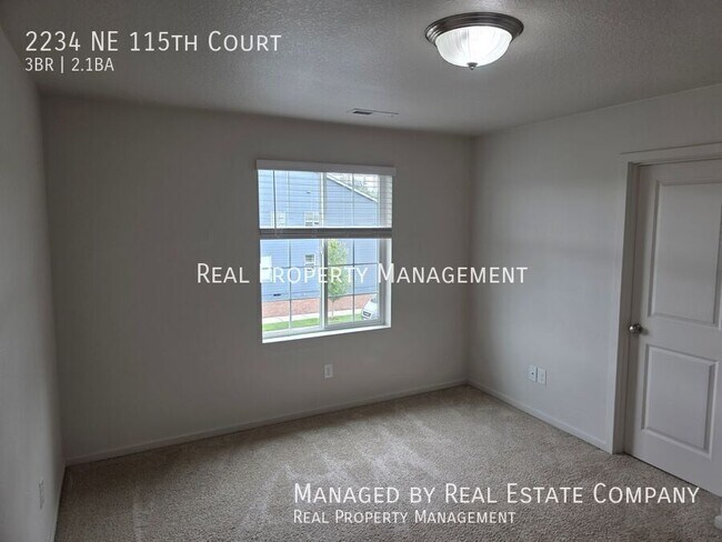 Building Photo - 2234 NE 115th Ct