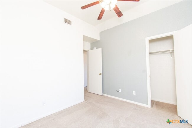 Building Photo - 2900 Southhill Dr