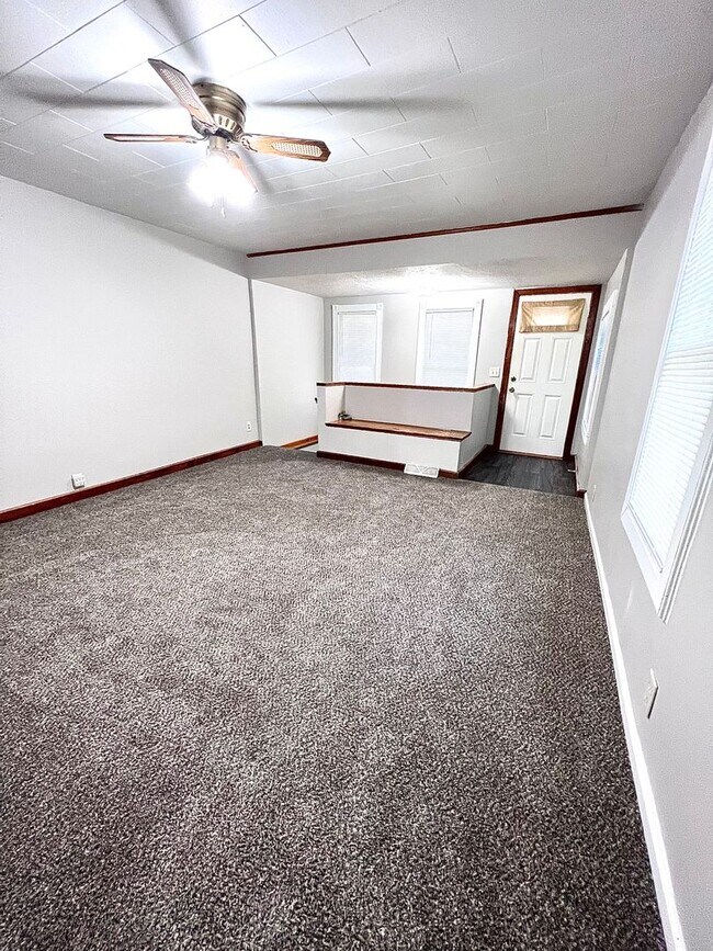 Building Photo - Cute South Omaha 2 bed, 1 bath beauty for only $1,250! COMING SOON!
