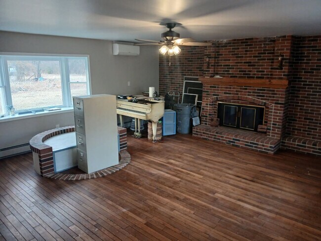 Building Photo - SPACIOUS RENOVATED FARMHOUSE AVAIL. FOR RENT!