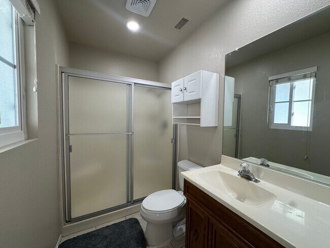 Building Photo - Newly Remodeled | 4 Bedrooms (2 Masters) |...
