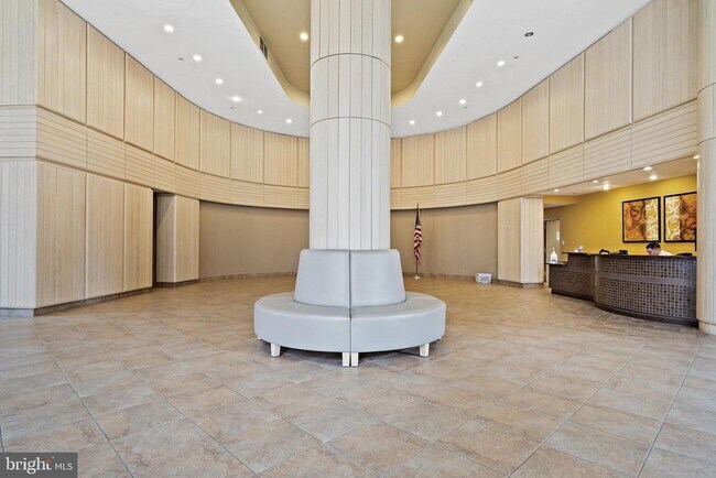 Building Photo - 1805 Crystal Dr