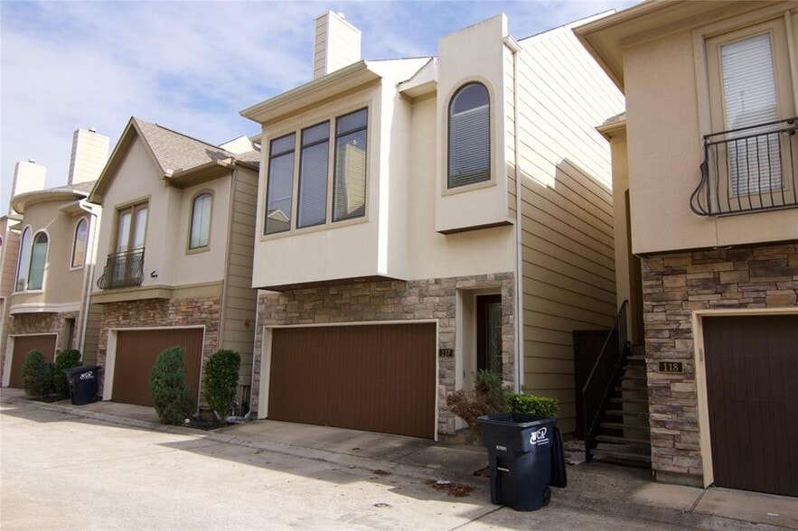 Building Photo - 6353 Richmond Ave