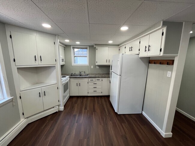 Building Photo - 215 Knight St