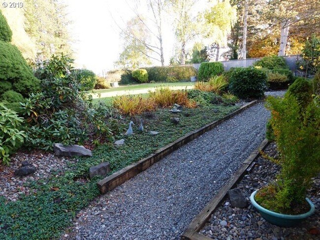 Building Photo - One level Immaculate Condition Ranch -Huge...