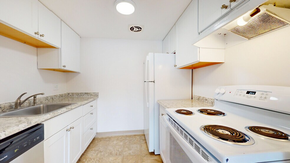 Building Photo - 525 Highland Ave