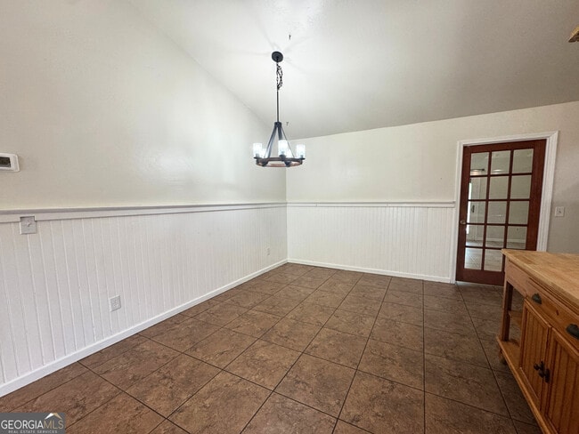 Building Photo - 330 McQueen Cir