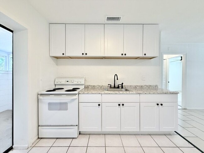 Building Photo - 603 64th Ave W