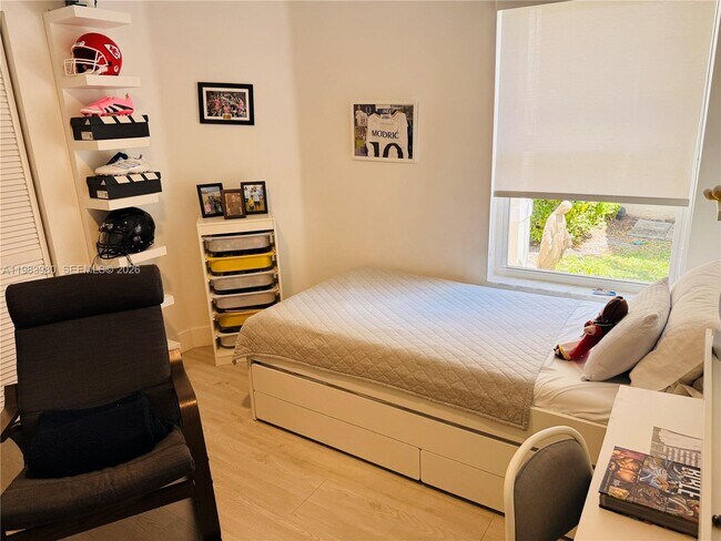 Building Photo - 646 Stanton Dr