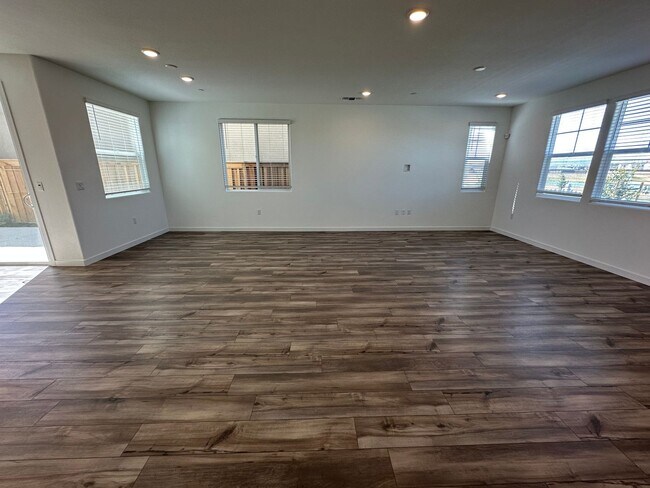 Building Photo - Stunning, Sun-Drenched 4BR + Loft Home in Lakeview – Loaded with Premium Upgrades!