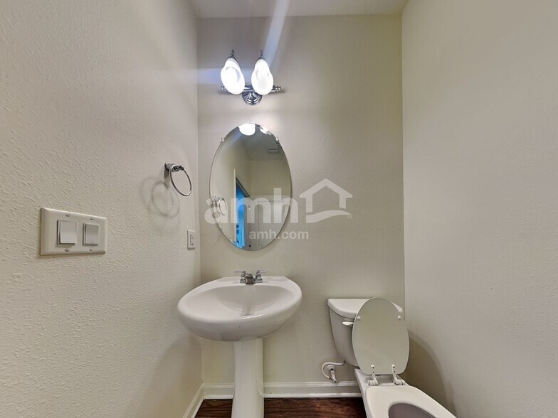 Building Photo - 8716 Layalie Way