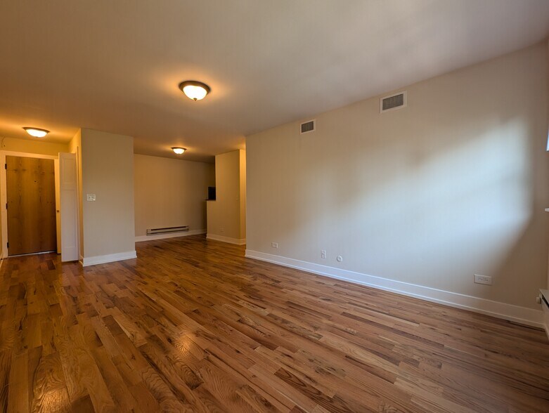 Building Photo - 557 W Arlington Pl