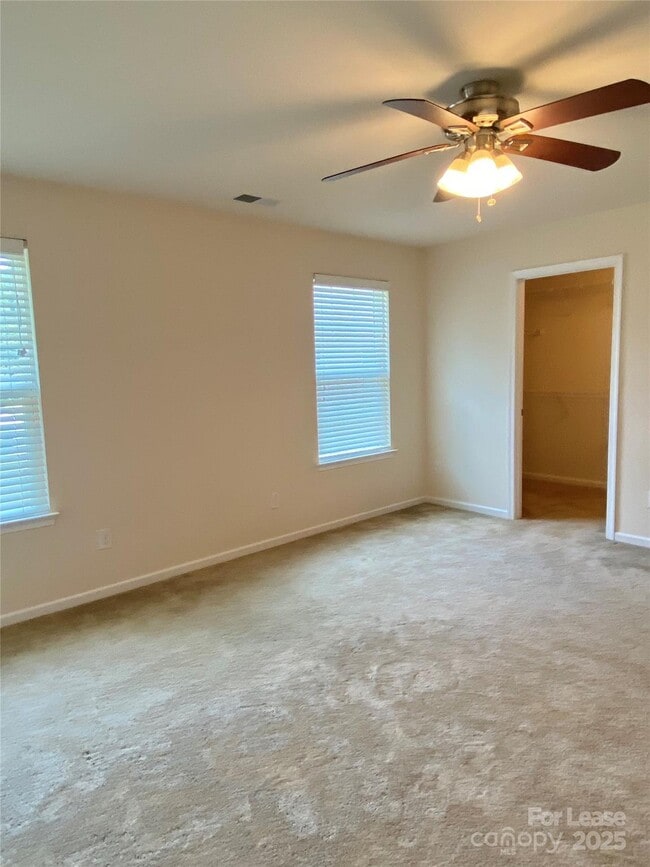 Building Photo - 2601 Silverthorn Dr