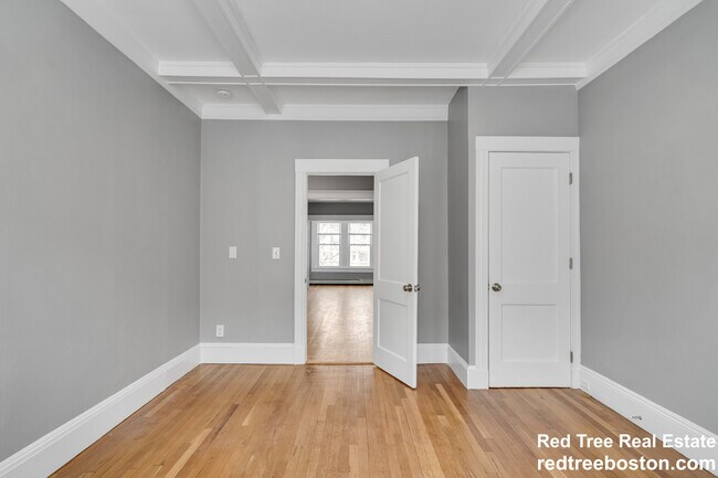 Building Photo - 142 Sutherland Rd