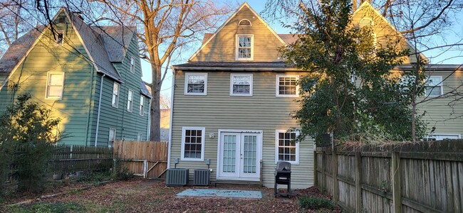 Building Photo - Charming Home for Rent in Historic Hilton ...