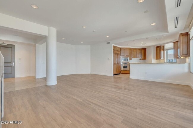 Building Photo - 2211 E Camelback Rd